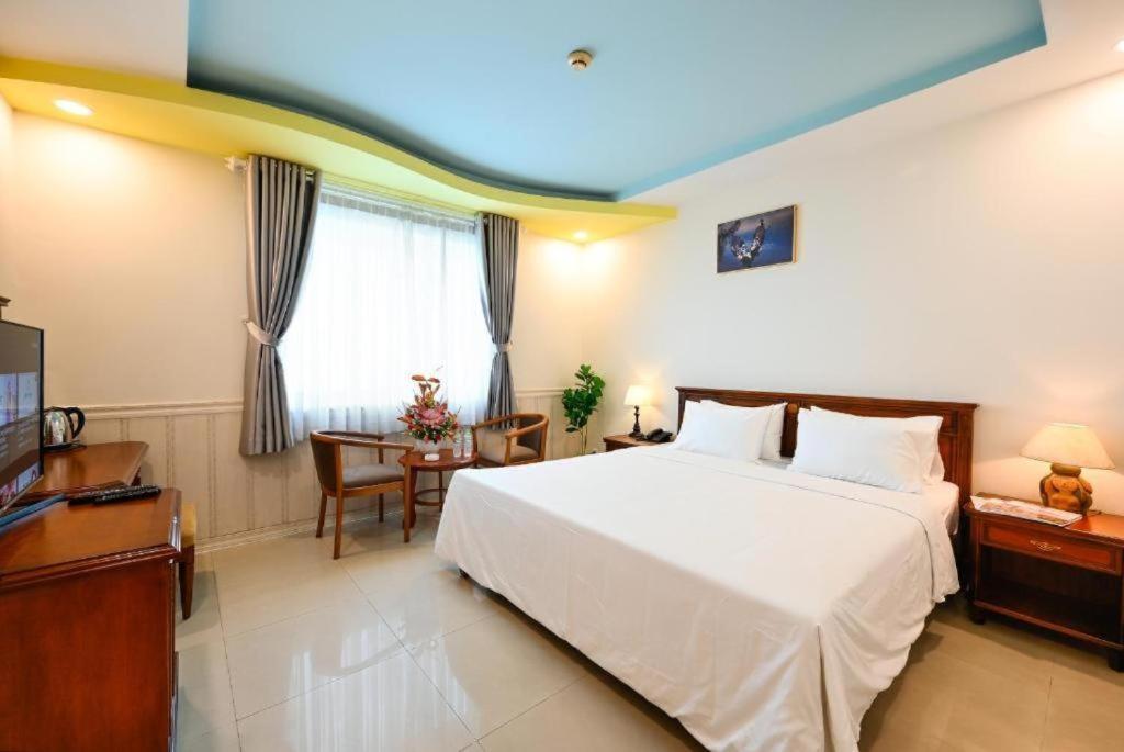 New Sunny 1 Q7 By Bay Luxury * TP. Hồ Chí Minh